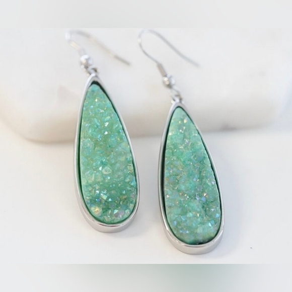 KINSLEY ARMELLE NWT DRUZY JADE & SILVER ION DROP EARRINGS. ✨️ - Picture 2 of 2